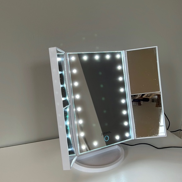 Jerdon Bath Jerdon Trifold Light Up Vanity Mirror Poshmark